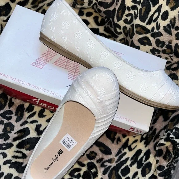 American Eagle fabric cream flats - Picture 3 of 7